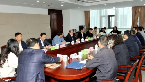 省文聯(lián)黨組成員、副主席劉軒明一行來省檔案館交流研討機關黨建工作